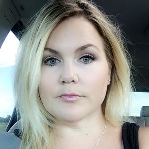 Meet your Posher, Desiree